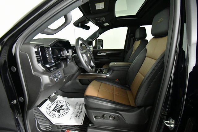 Used 2024 Chevrolet Silverado 2500 High Country w/ Technology Package image 5