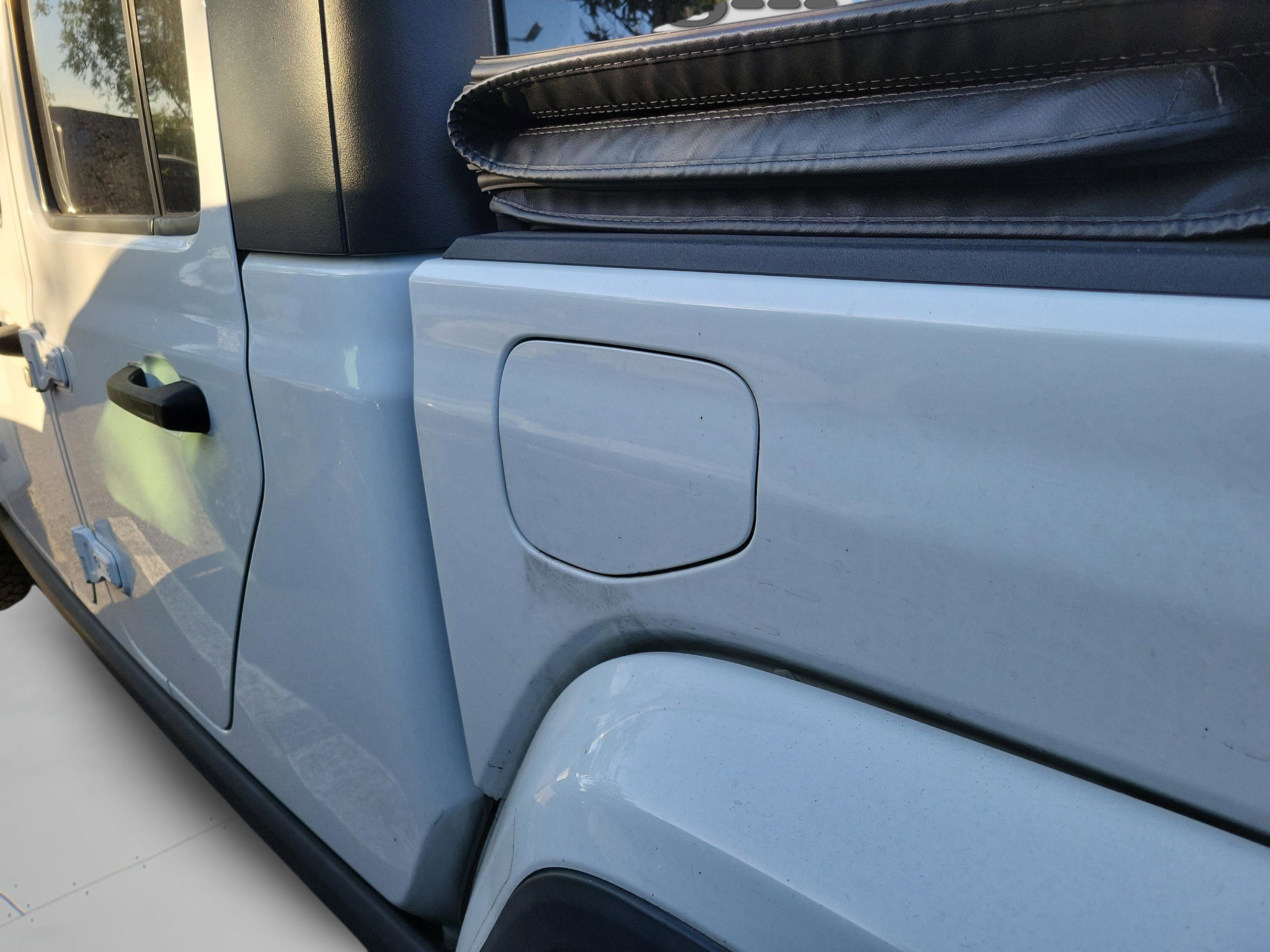 Used 2022 Jeep Gladiator Willys image 24