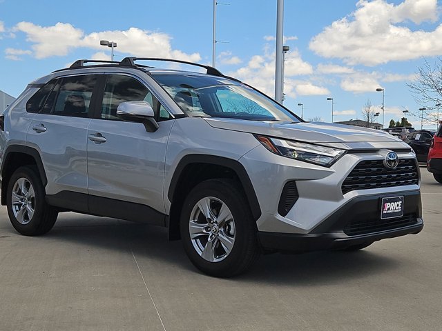 Used 2025 Toyota RAV4 XLE FWD video 3