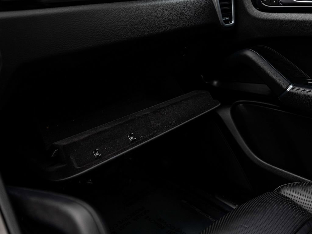 Used 2023 Porsche Cayenne Platinum Edition image 19