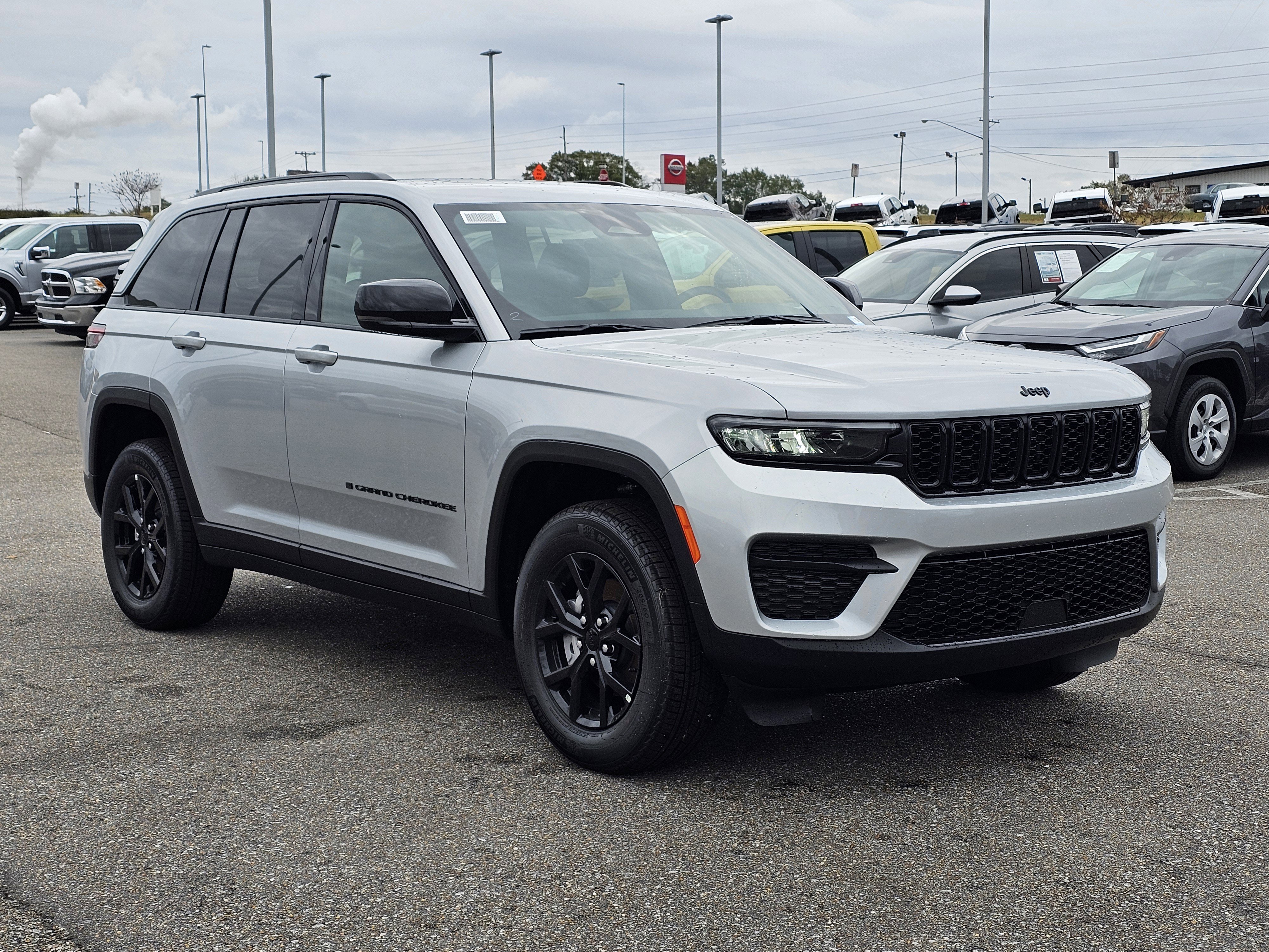 New 2025 Jeep Grand Cherokee Altitude image 5