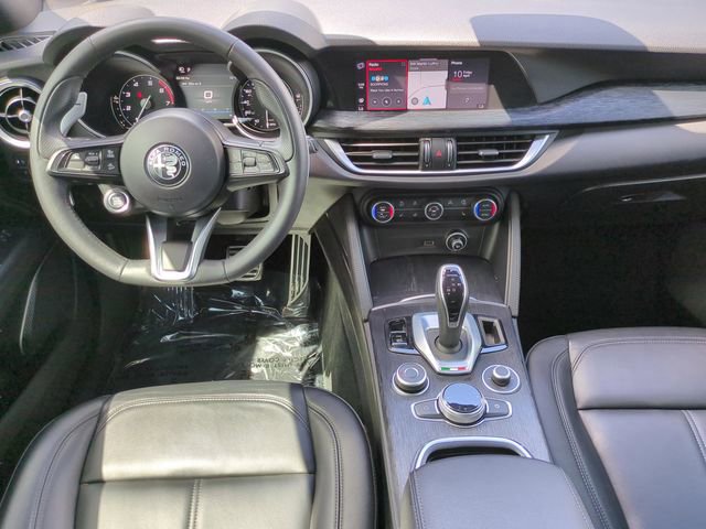Used 2023 Alfa Romeo Stelvio Sprint image 11
