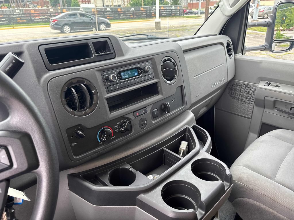 Used 2022 Ford E-450 and Econoline 450 Super Duty RWD image 16