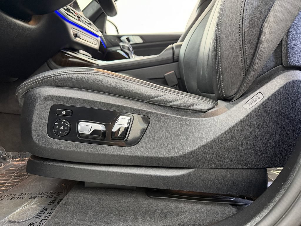 Used 2021 BMW X7 M50i AWD/4WD image 33