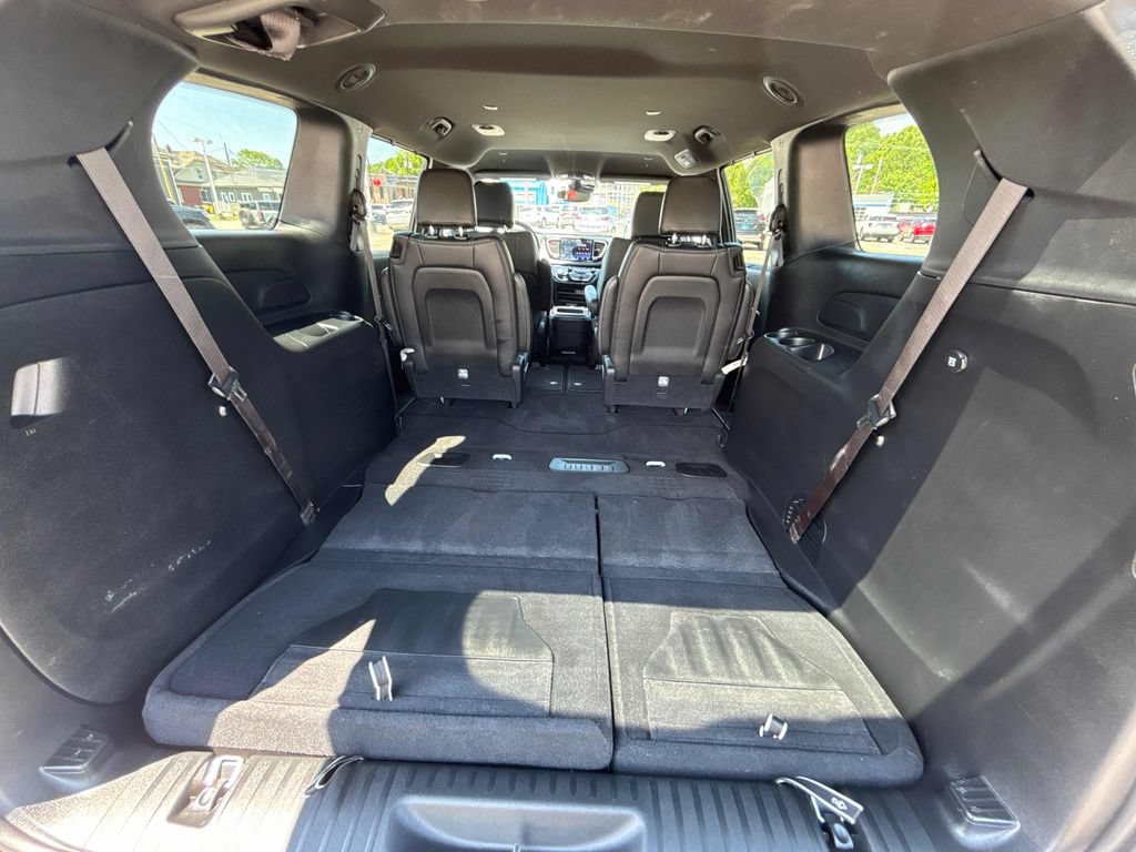 Used 2025 Chrysler Voyager LX FWD image 40