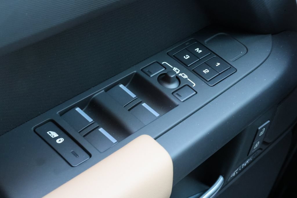 New 2026 Land Rover Defender 130 X-Dynamic SE AWD/4WD image 19