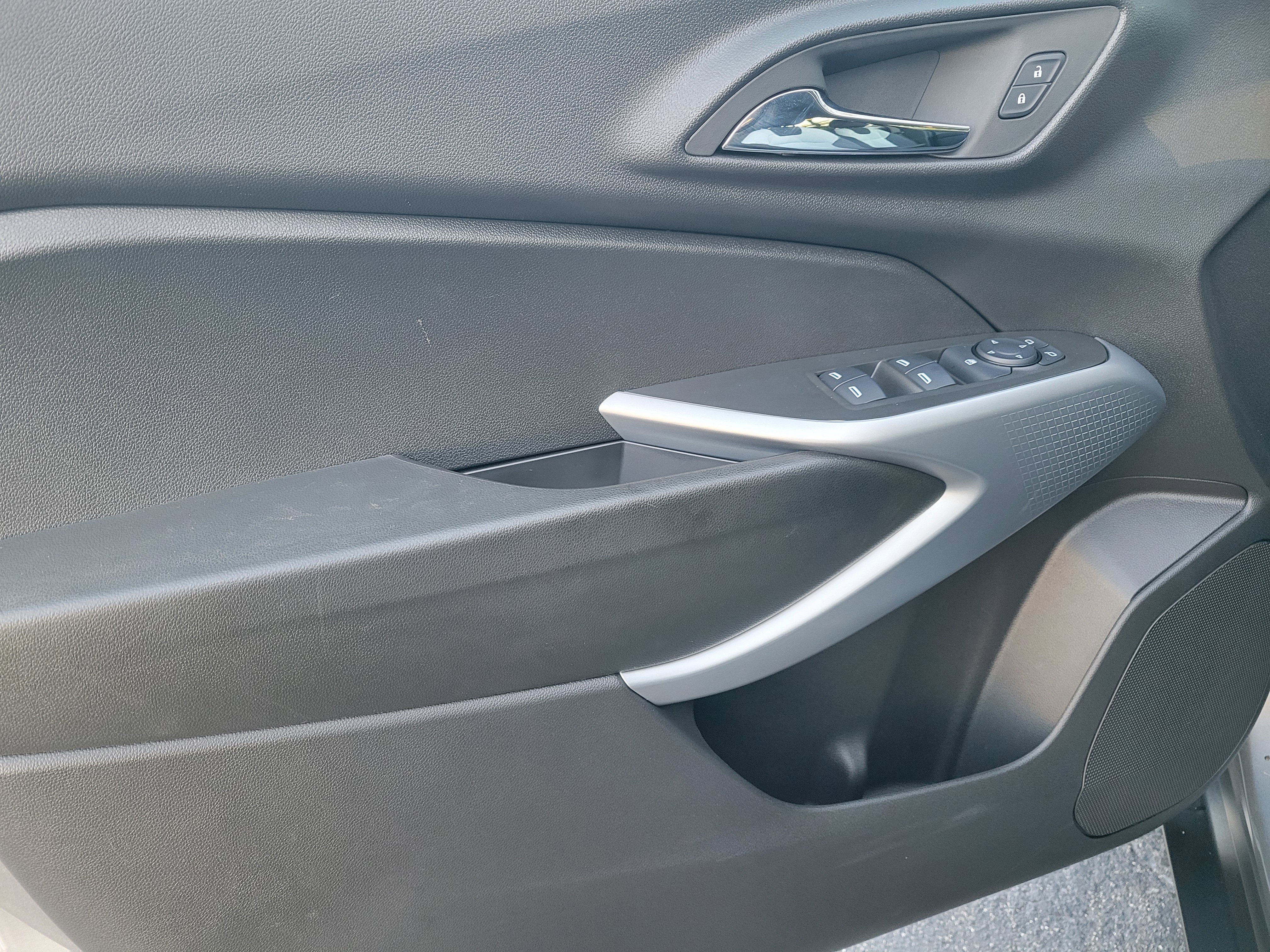 Certified 2025 Chevrolet Trax LS w/ LS Convenience Package image 23