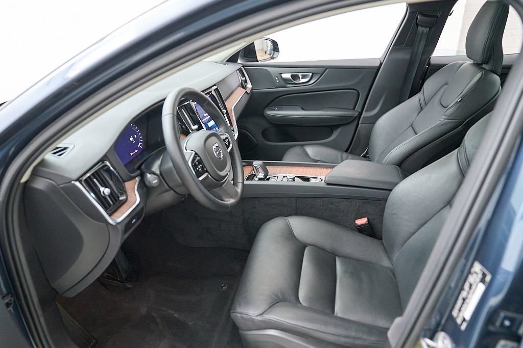 Certified 2024 Volvo S60 B5 Plus AWD/4WD image 17