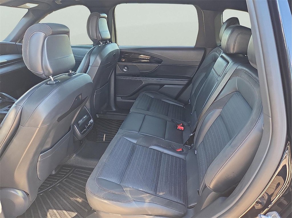 Certified 2025 Lincoln Nautilus Reserve w/ Jet Appearance Package image 9