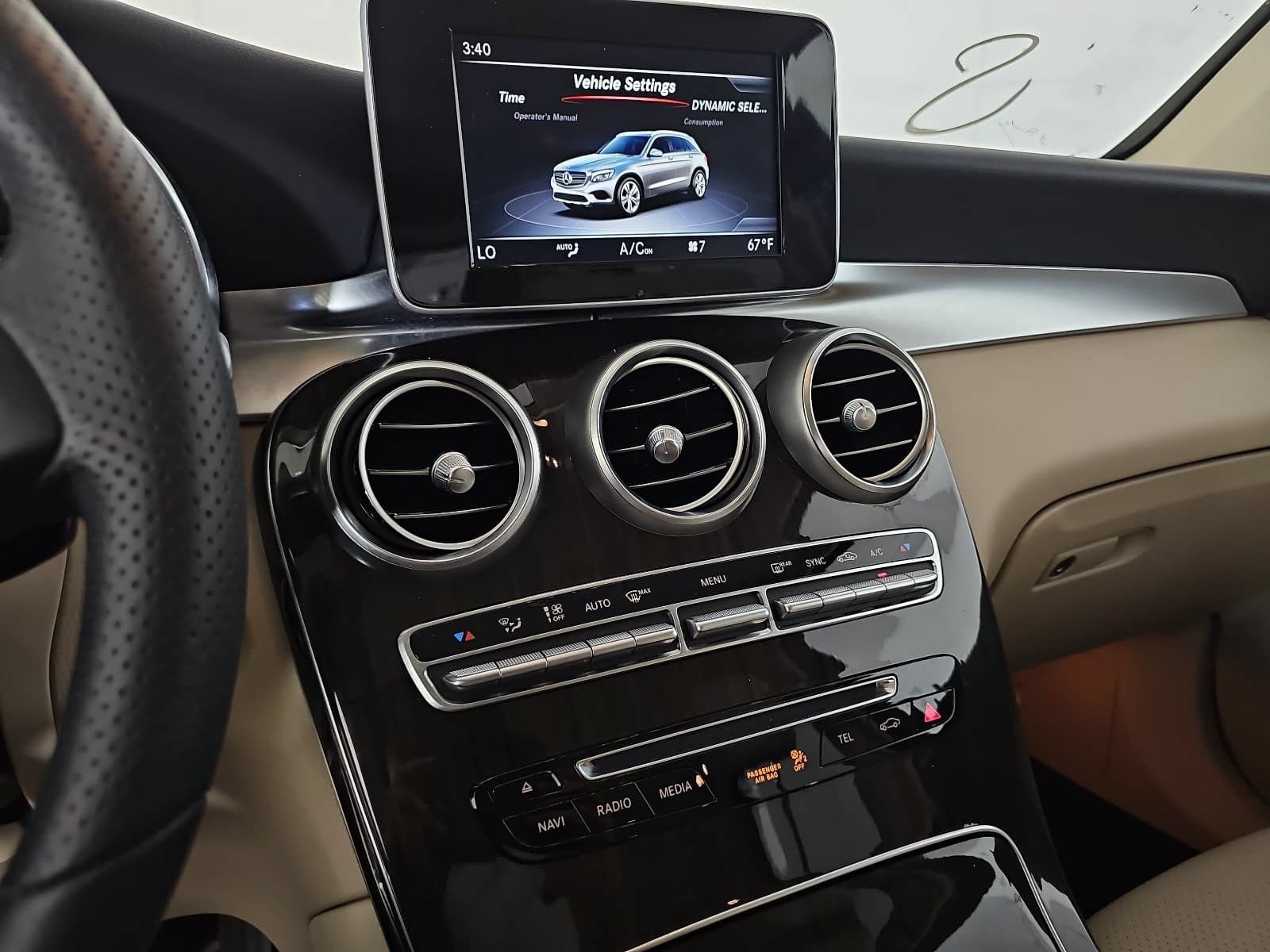 Used 2019 Mercedes-Benz GLC 300 w/ Premium Package image 20
