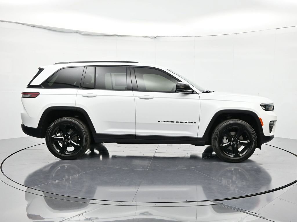 New 2025 Jeep Grand Cherokee Limited w/ Black Appearance Package image 5