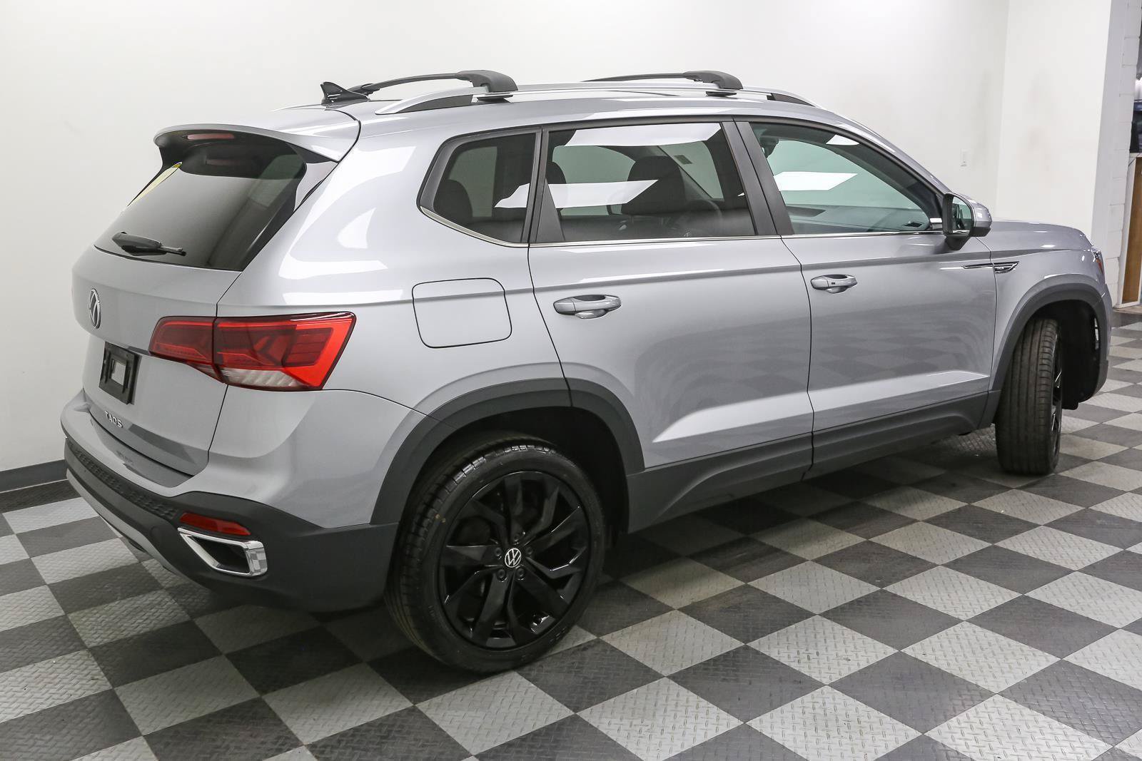 Used 2023 Volkswagen Taos SE w/ Black Wheel Package FWD image 9