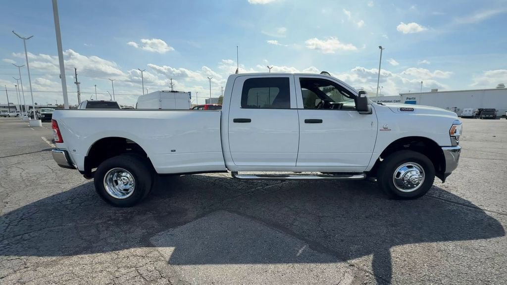 Used 2024 RAM 3500 Tradesman w/ Chrome Appearance Group AWD/4WD image 9