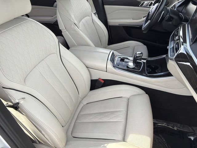 Used 2021 BMW X5 M50i w/ Executive Package image 11