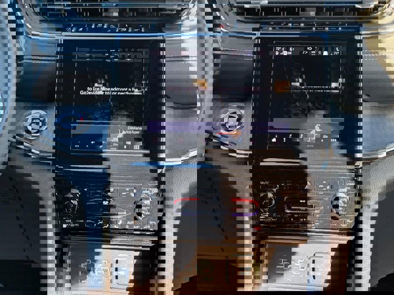 Used 2024 Jeep Grand Cherokee L Laredo AWD/4WD image 13