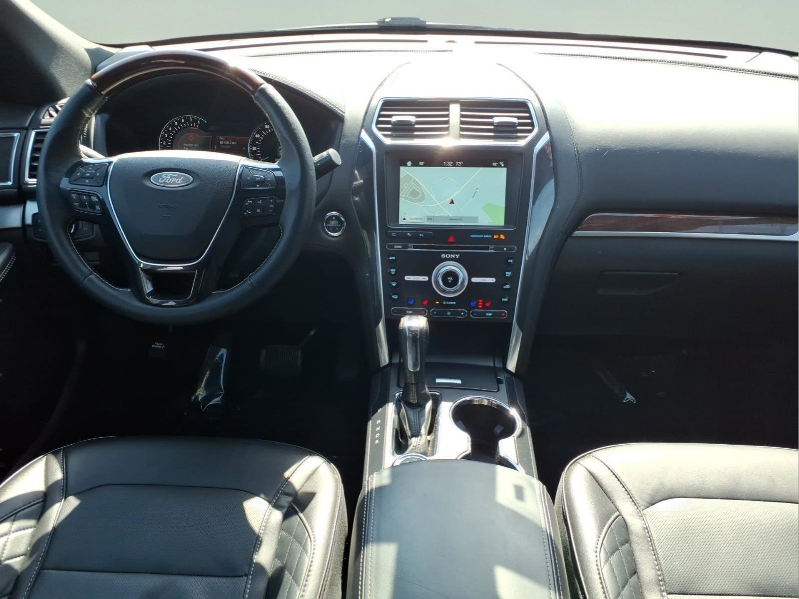 Used 2018 Ford Explorer Platinum image 17
