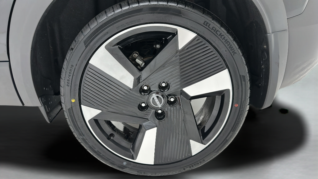 Used 2025 Nissan Kicks SR AWD/4WD image 8