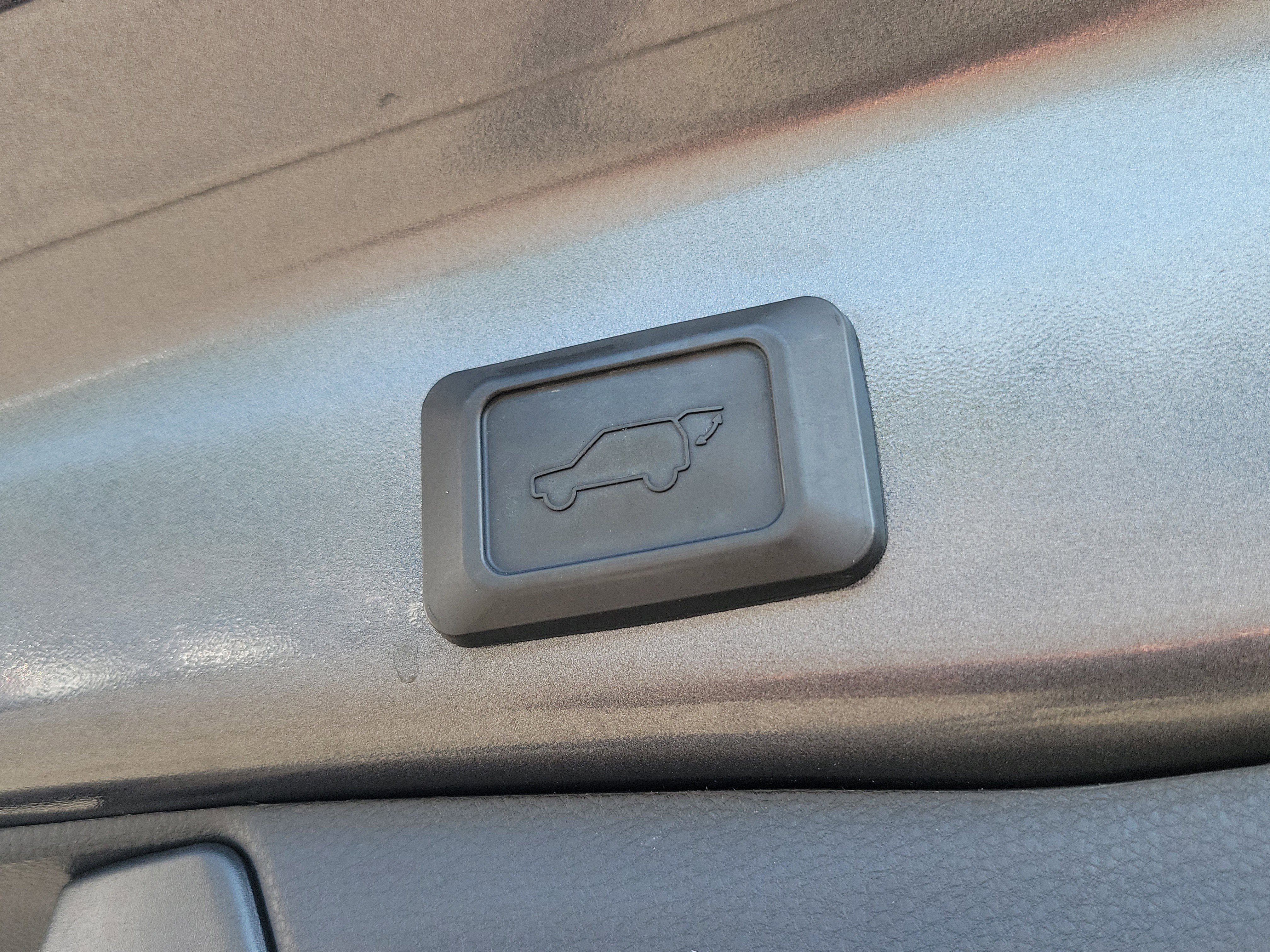 Used 2022 Toyota RAV4 XLE image 9