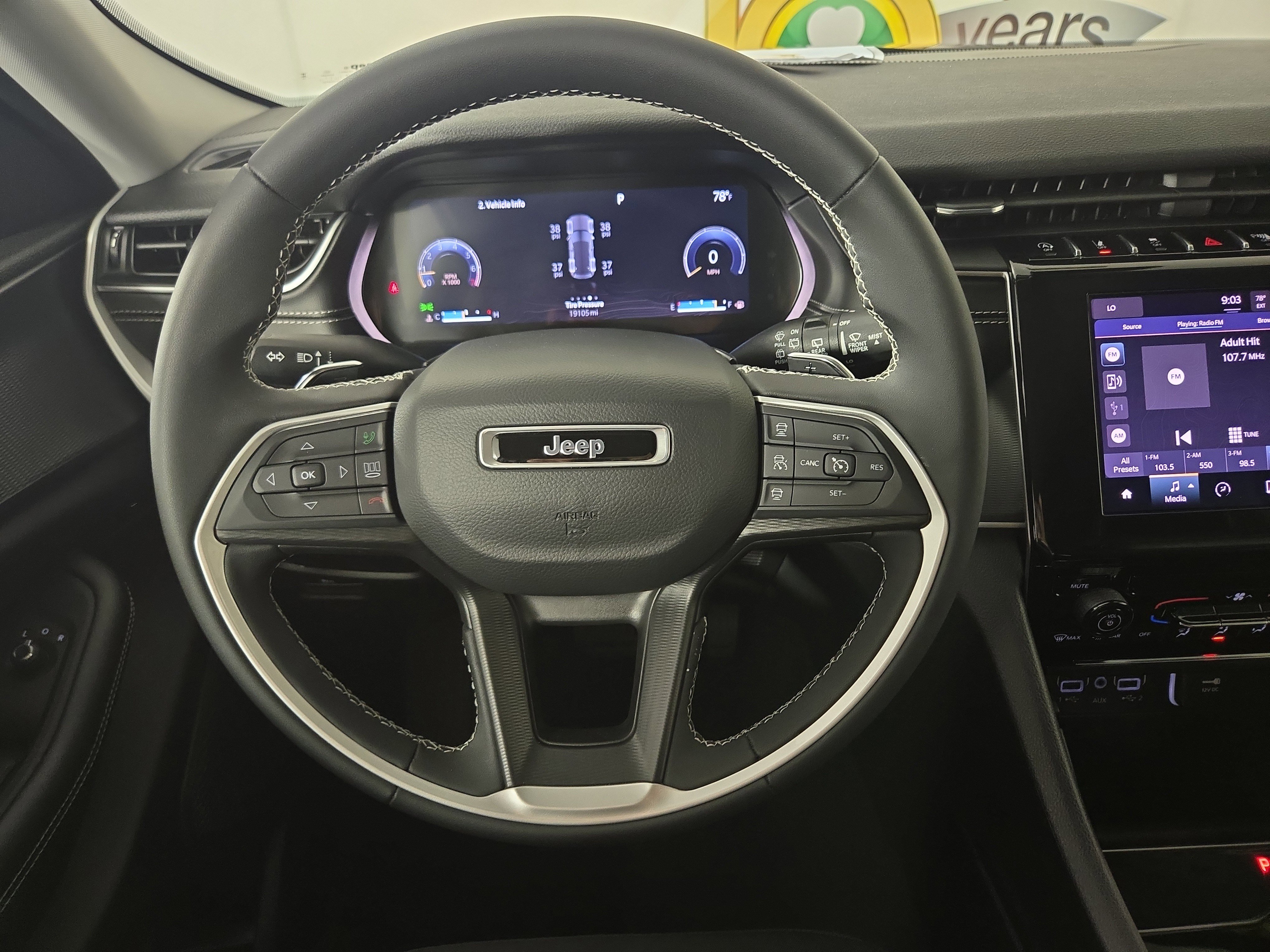 Used 2023 Jeep Grand Cherokee Laredo AWD/4WD image 15