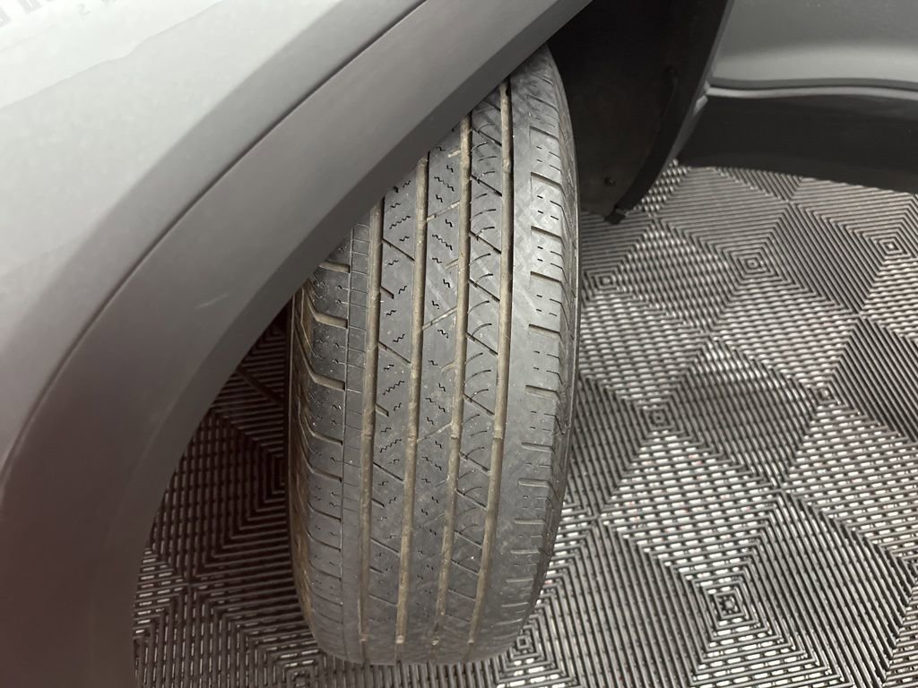 Used 2023 GMC Acadia SLT image 42