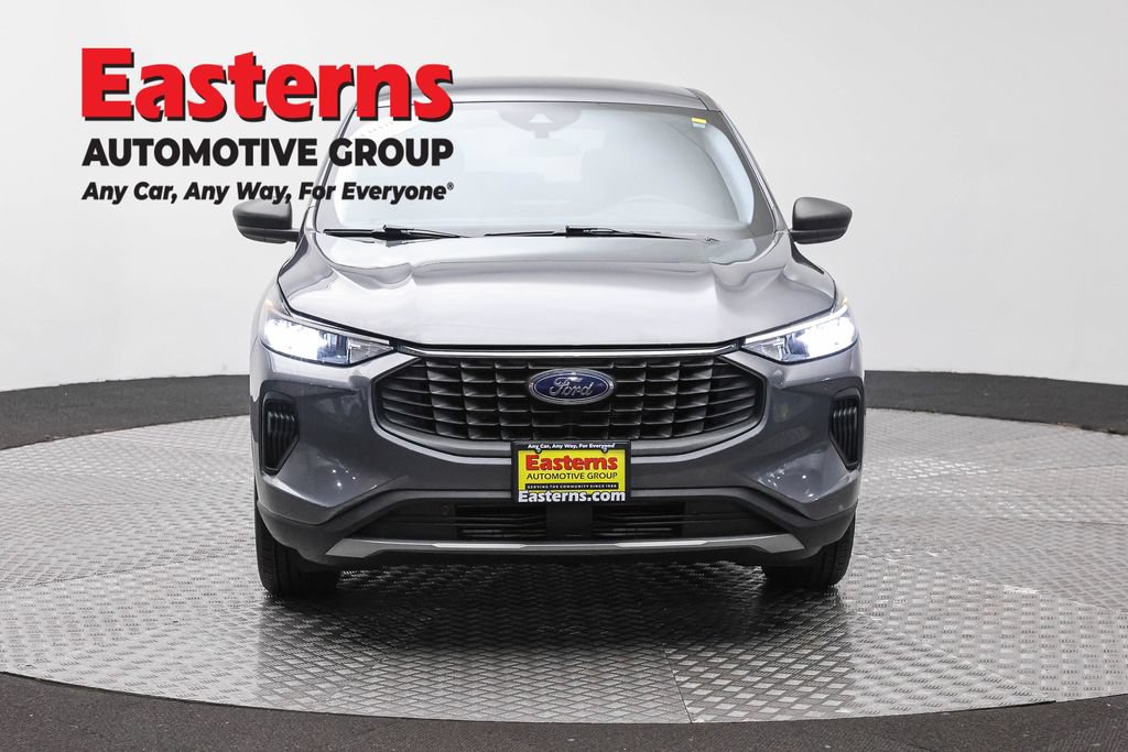 Used 2024 Ford Escape Active AWD/4WD image 2