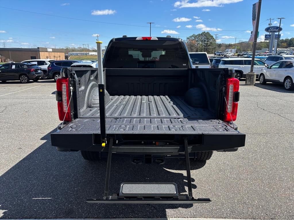 New 2026 Ford F250 Lariat w/ Black Appearance Package AWD/4WD image 3