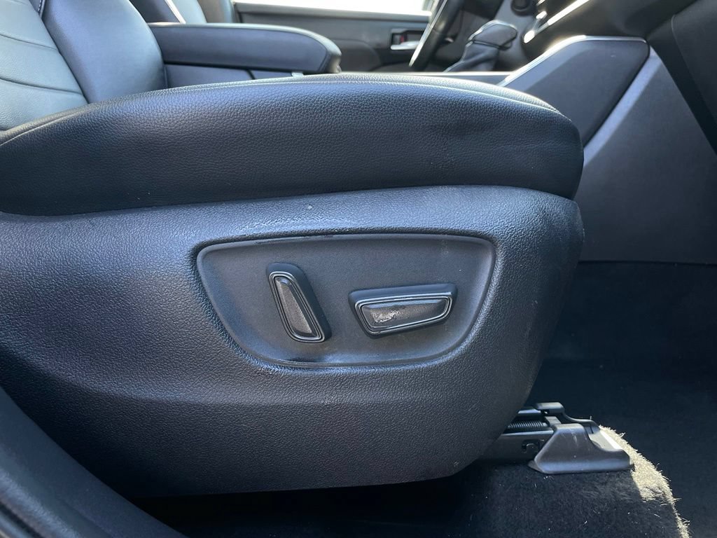 Used 2020 Toyota Highlander XLE FWD image 30