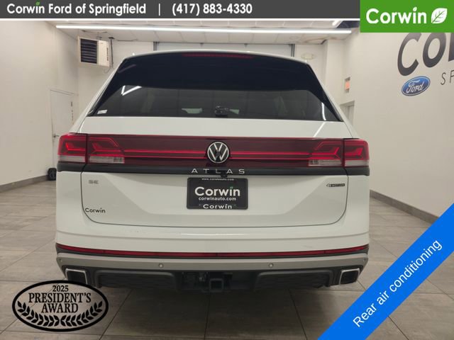 Used 2024 Volkswagen Atlas Peak Edition SE AWD/4WD image 4