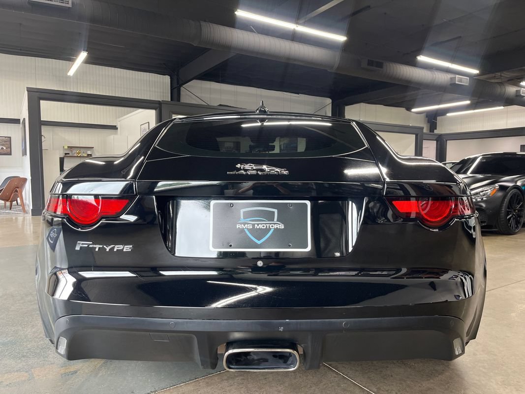 Used 2018 Jaguar F-TYPE Coupe RWD image 11