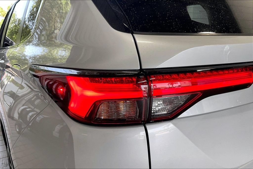 Used 2024 Mitsubishi Outlander SE AWD/4WD image 17
