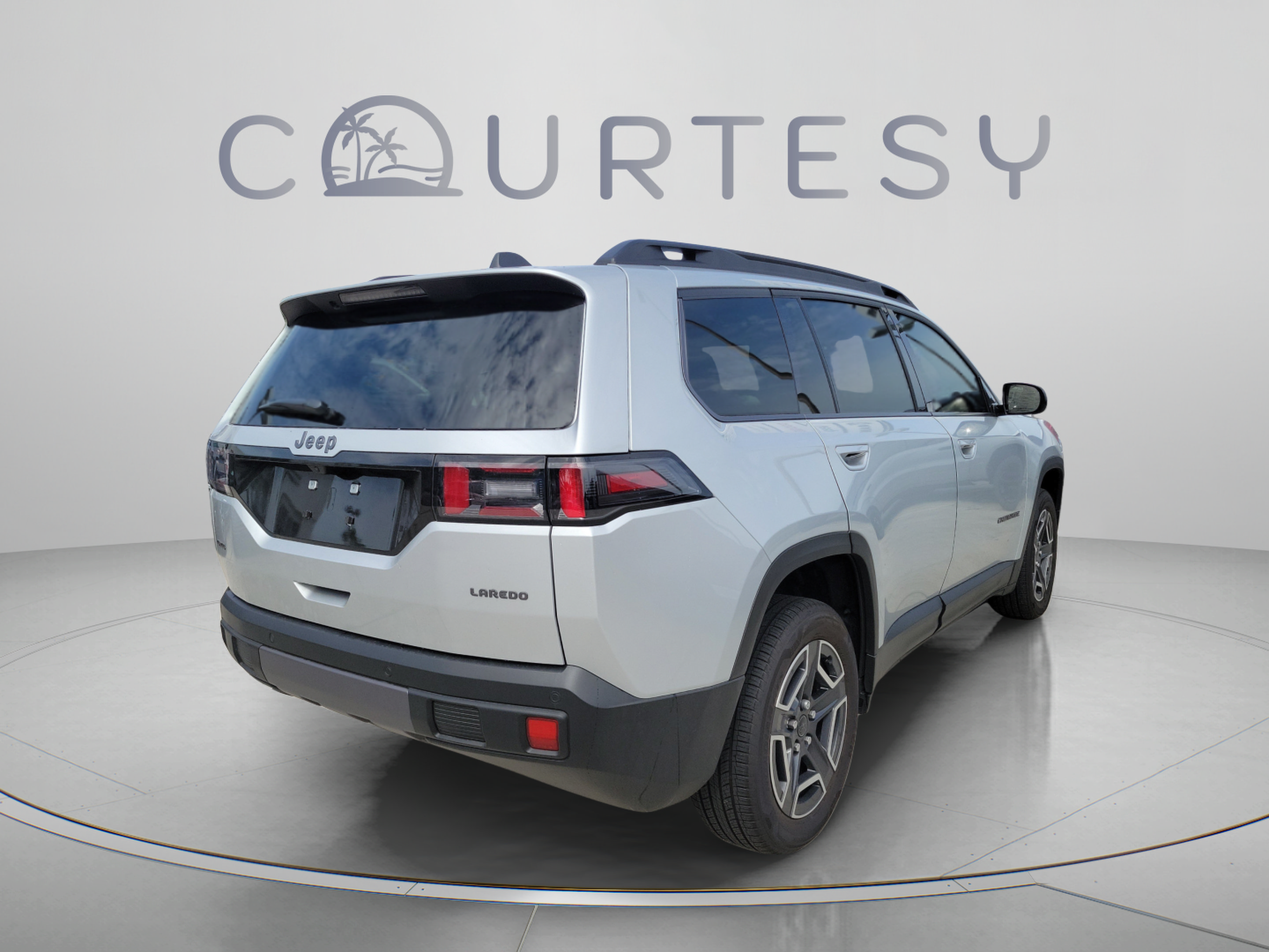 Used 2026 Jeep Cherokee Laredo AWD/4WD image 3