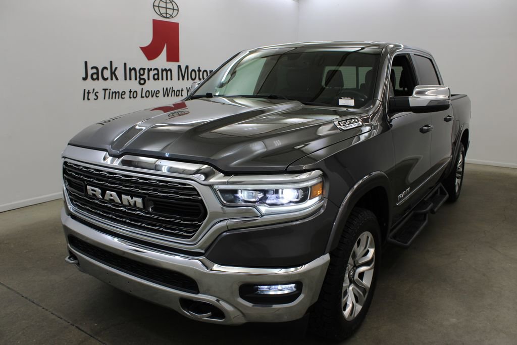 Used 2024 RAM 1500 Limited AWD/4WD image 2
