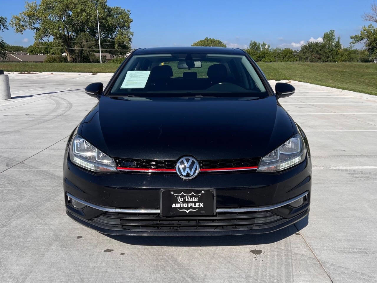 Used 2018 Volkswagen Golf SE image 9