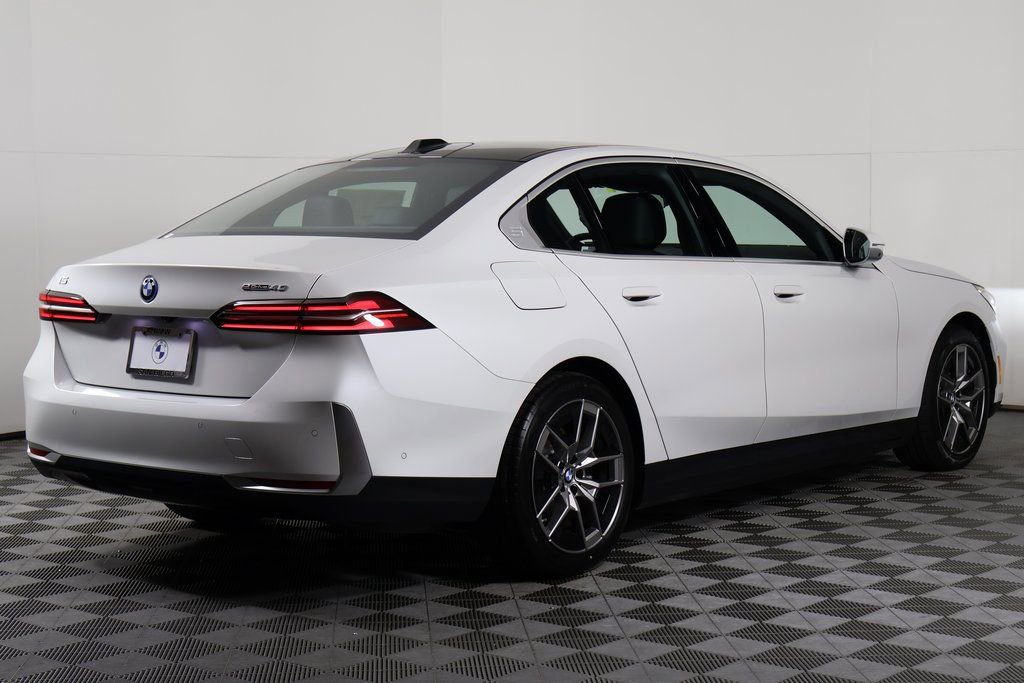 New 2026 BMW i5 eDrive40 w/ Executive Package image 2