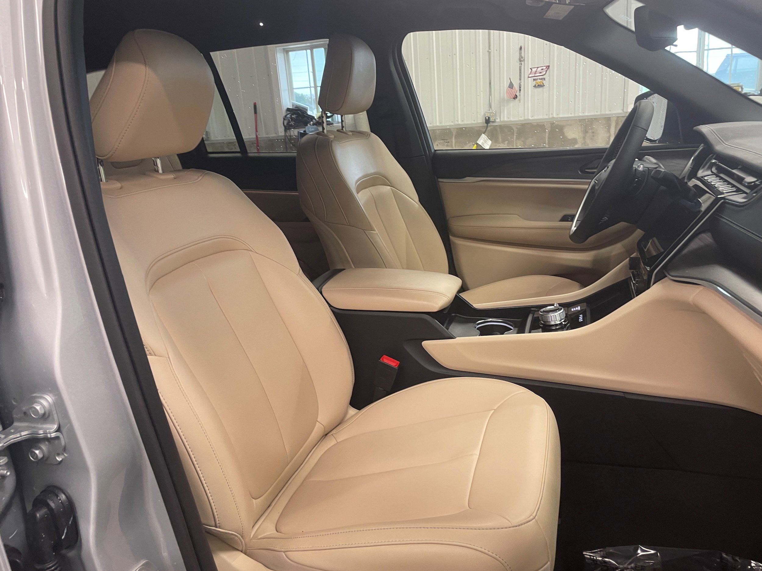 Used 2024 Jeep Grand Cherokee Limited AWD/4WD image 39