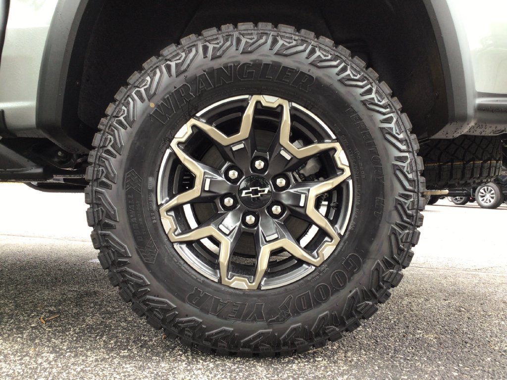 New 2026 Chevrolet Colorado ZR2 w/ Technology Package AWD/4WD image 19