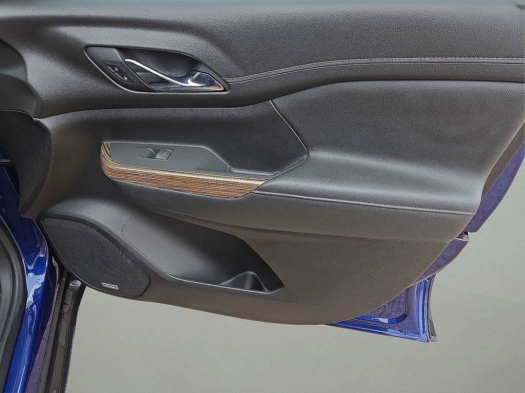 Used 2023 GMC Acadia SLE w/ Driver Convenience Package image 15