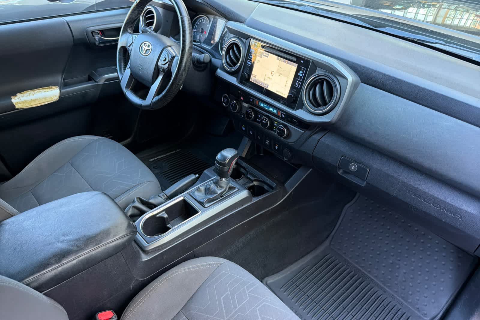 Used 2016 Toyota Tacoma TRD Off-Road w/ Premium & Technology Package AWD/4WD image 17