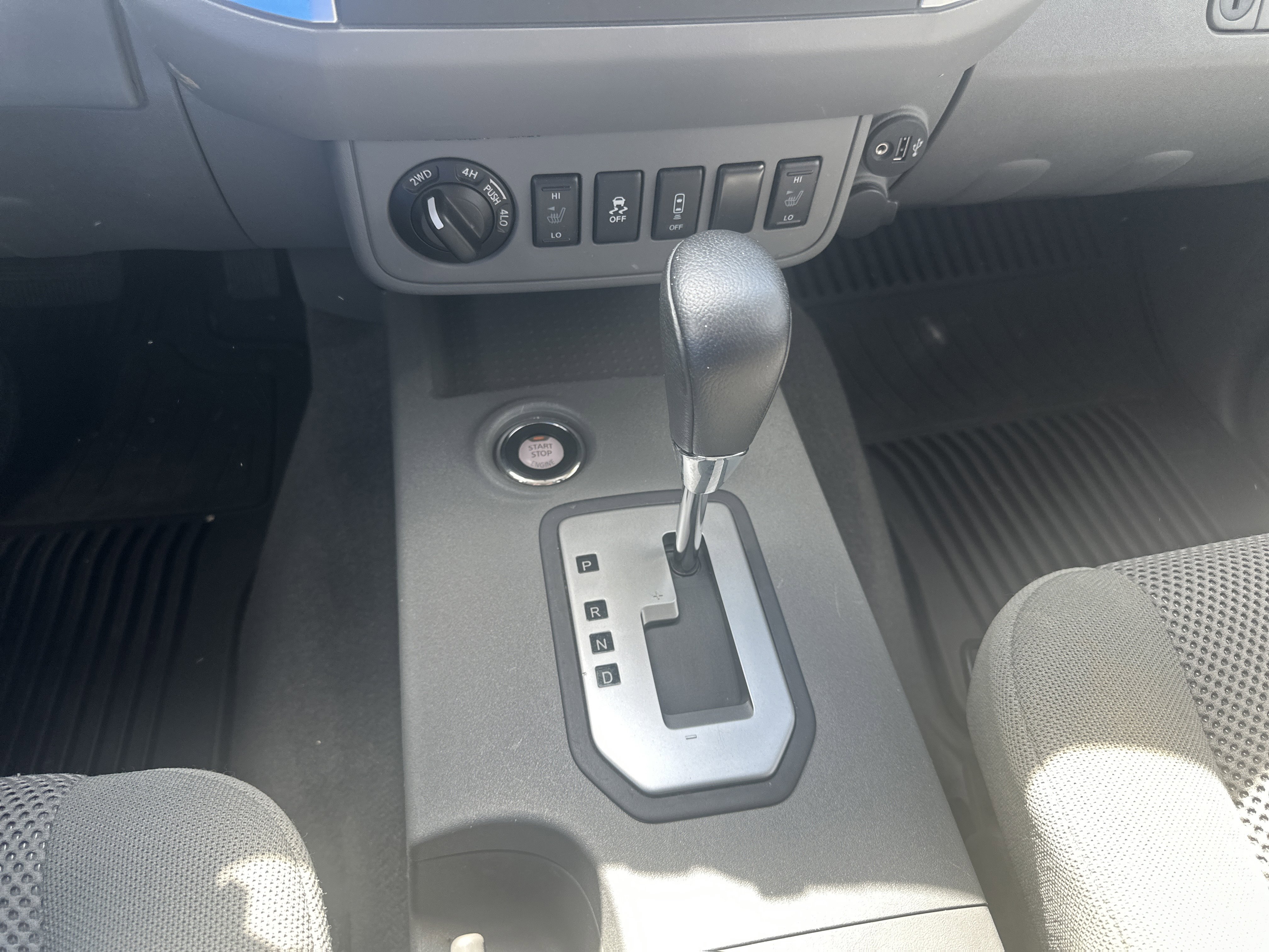 Used 2021 Nissan Frontier SV w/ Midnight Edition Floor Mats AWD/4WD image 35