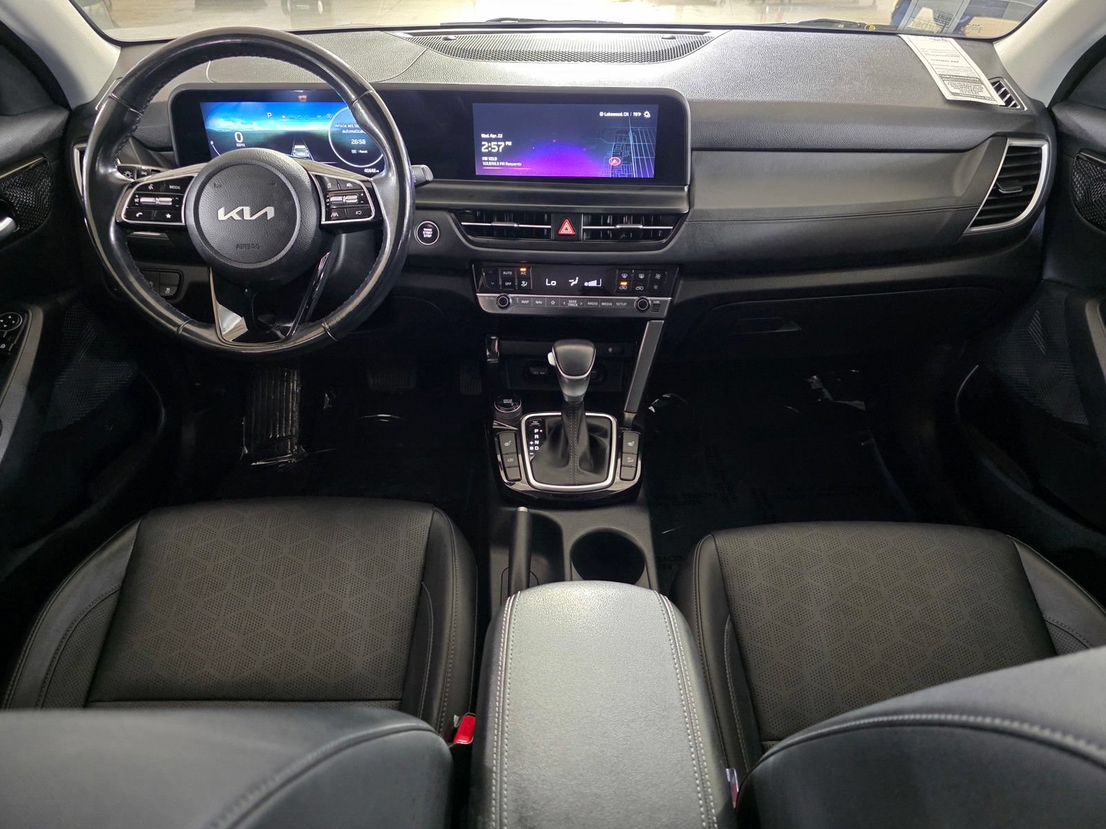 Used 2024 Kia Seltos EX FWD image 18