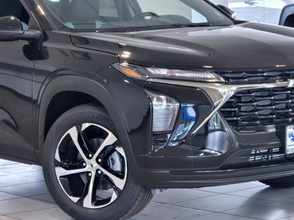 New 2026 Chevrolet Trax RS w/ Driver Confidence Package FWD image 2
