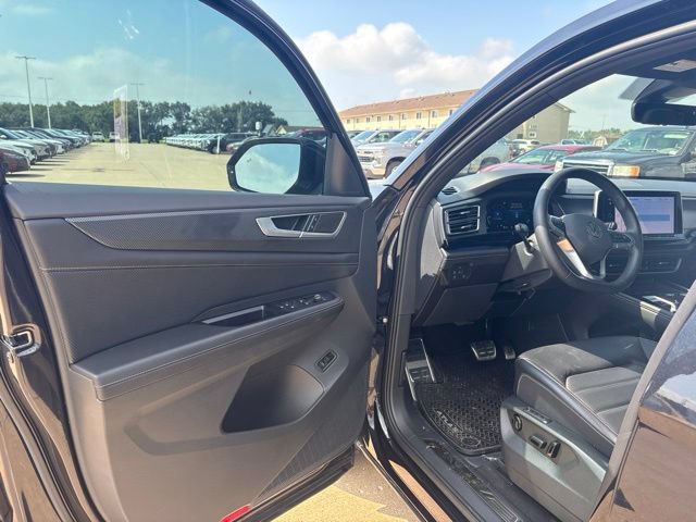 Used 2024 Volkswagen Atlas Cross Sport SEL R-Line AWD/4WD image 9