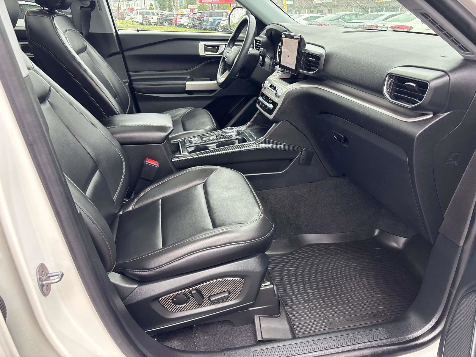 Used 2022 Ford Explorer XLT w/ Equipment Group 202A image 22
