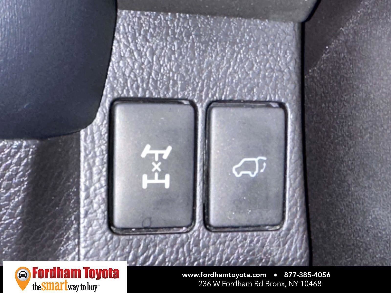 Used 2018 Toyota RAV4 SE w/ Power Extra Value Package image 31