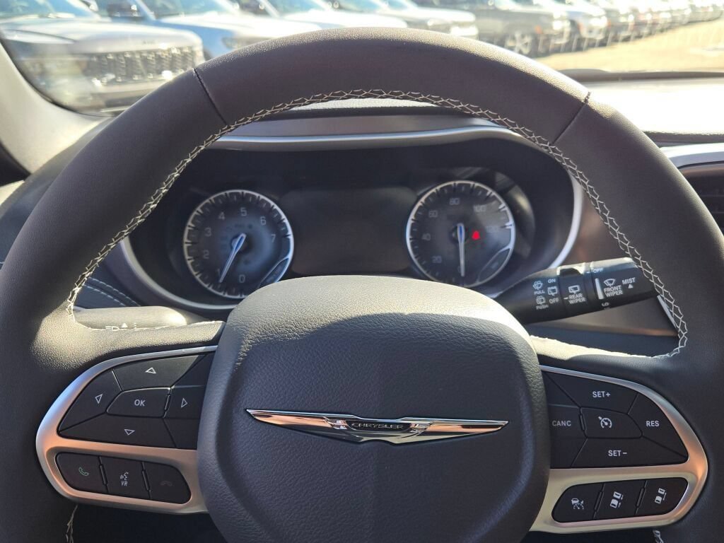 New 2026 Chrysler Pacifica Select FWD image 28