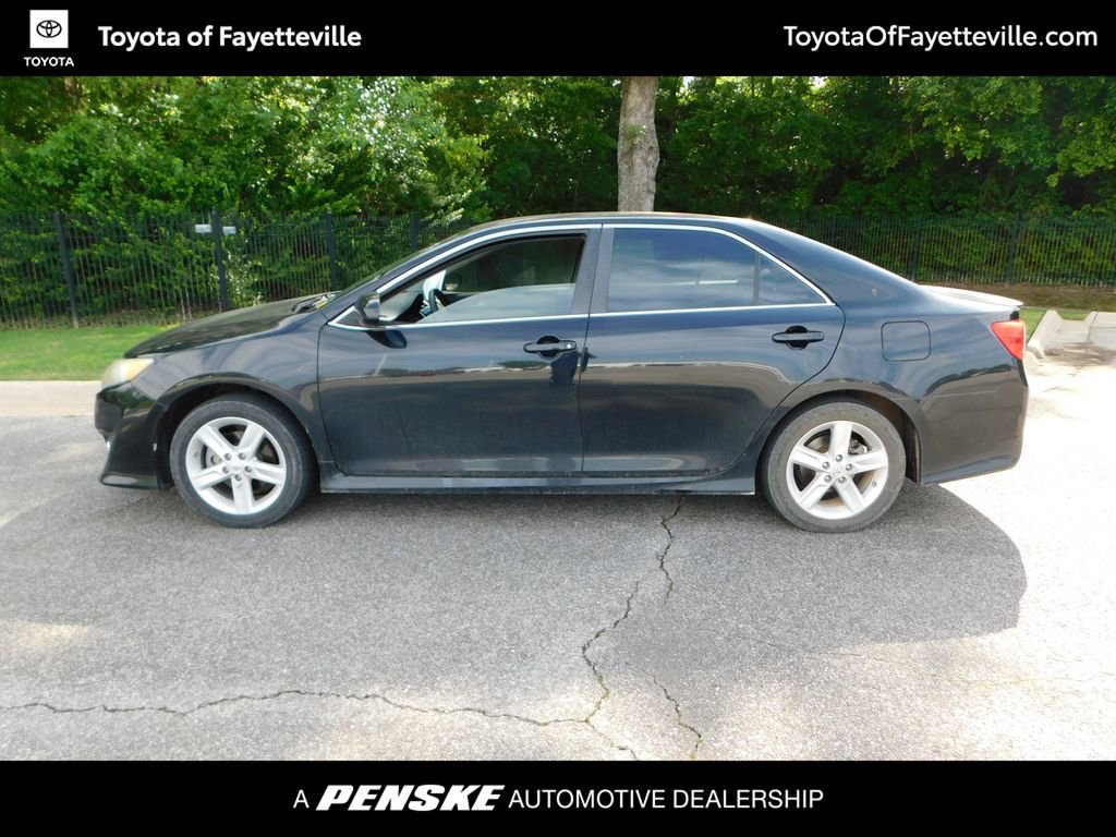 Used 2012 Toyota Camry SE FWD image 2