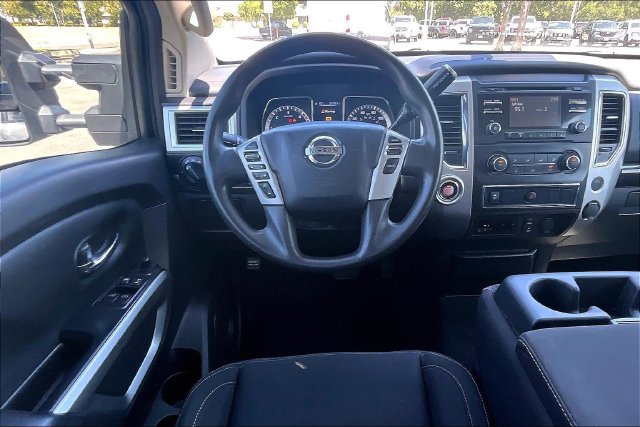 Used 2017 Nissan Titan SV RWD image 5