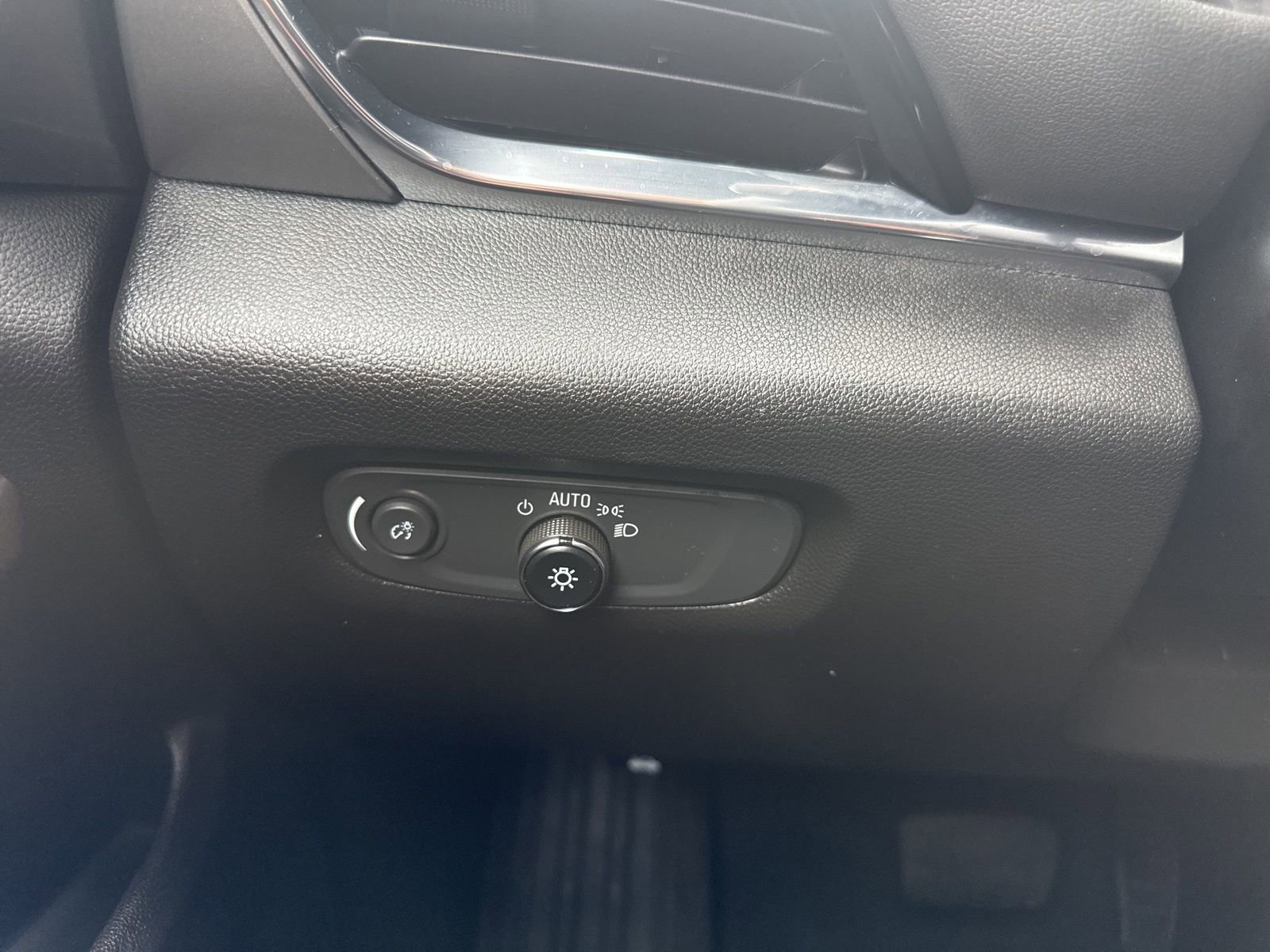 Used 2023 Chevrolet Traverse LT w/ LPO, Floor Liner Package image 37