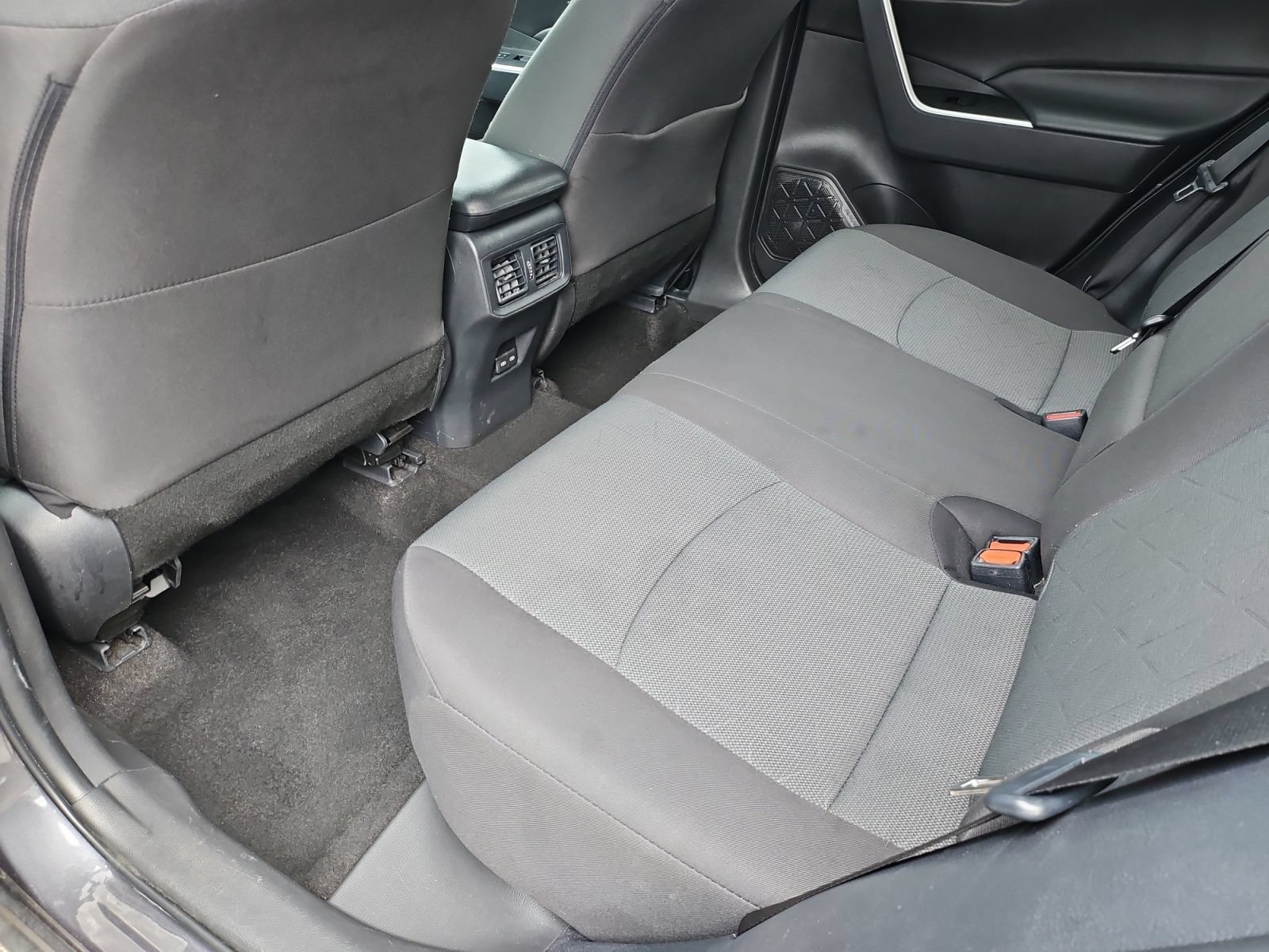 Used 2025 Toyota RAV4 XLE AWD/4WD image 33