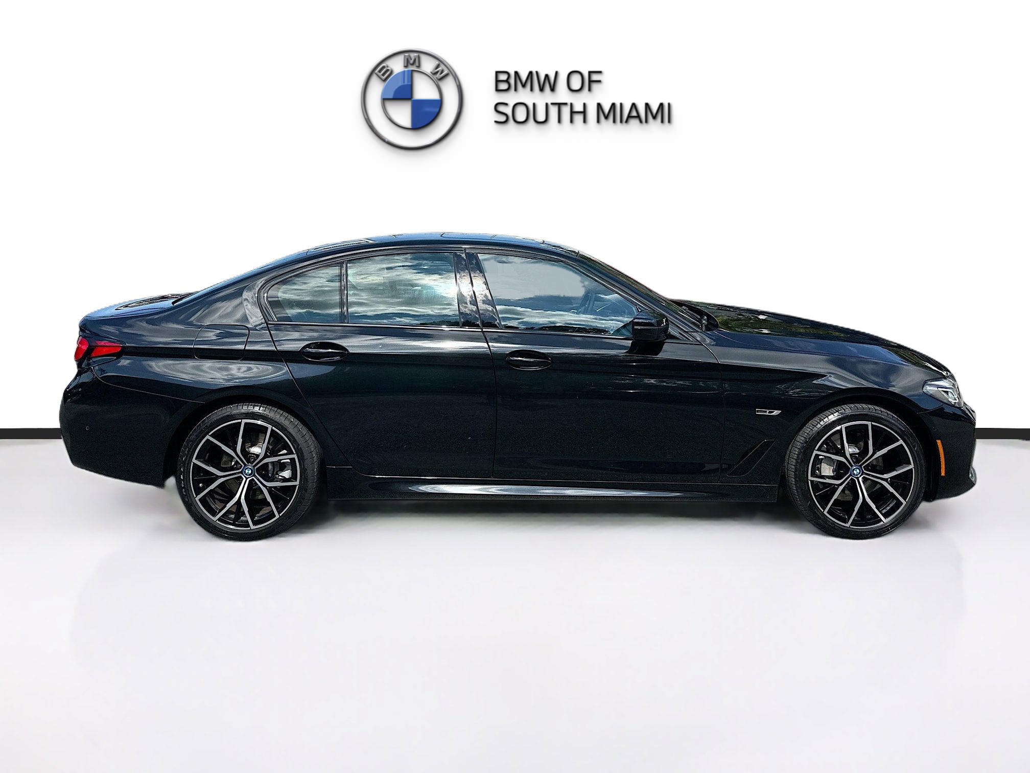 Certified 2023 BMW 530e w/ M Sport Package image 8